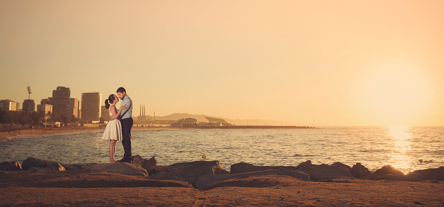 Barcelona photoshoot – Mediterranean colors, romantic streets and scenic seaside views