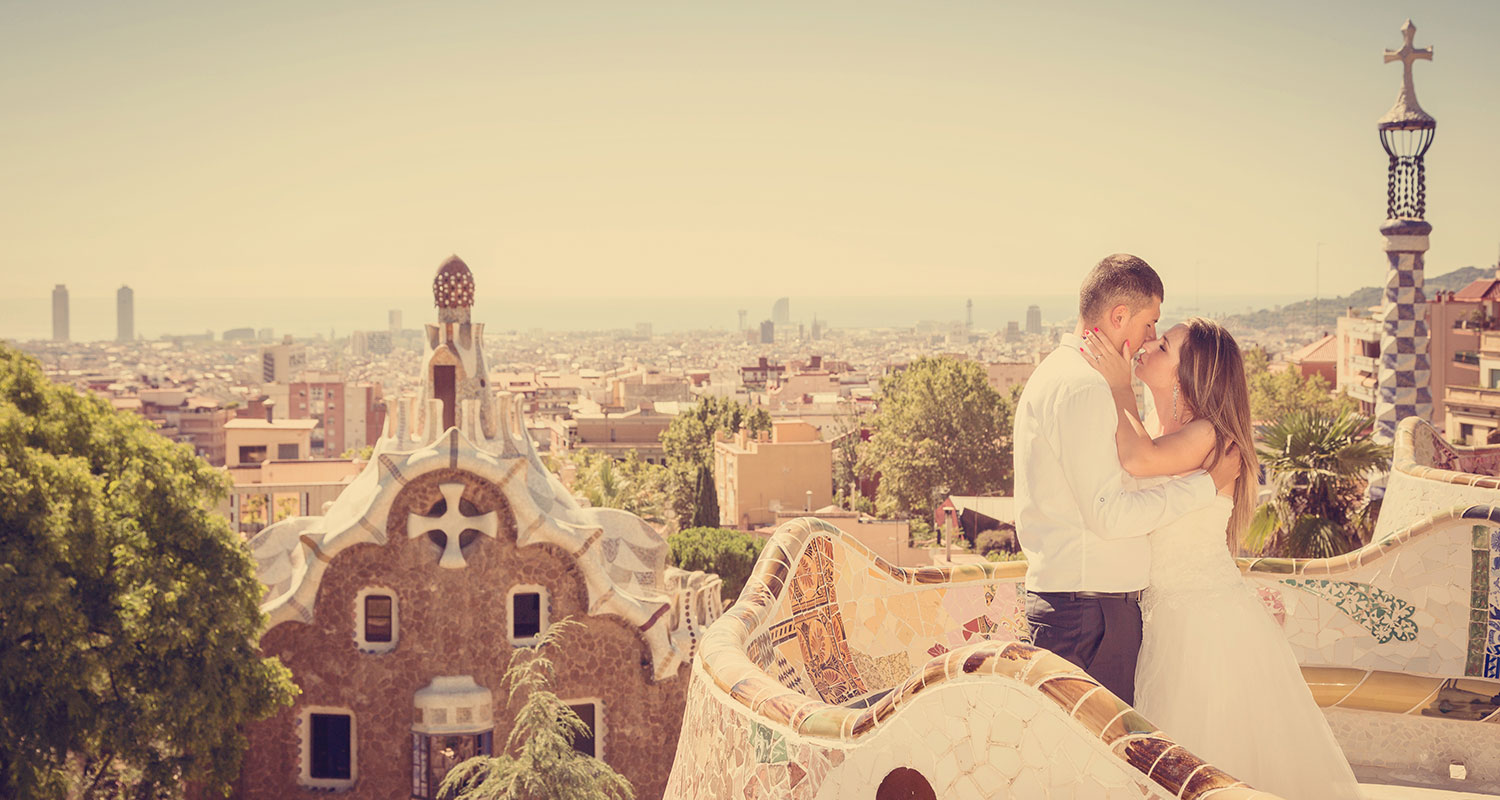 Photoshoot in Barcelona – professional photographer capturing warm, natural and romantic moments