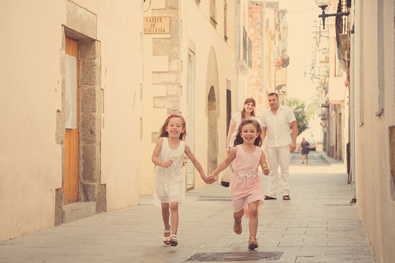 Family photoshoot in Barcelona – warm, natural and joyful moments