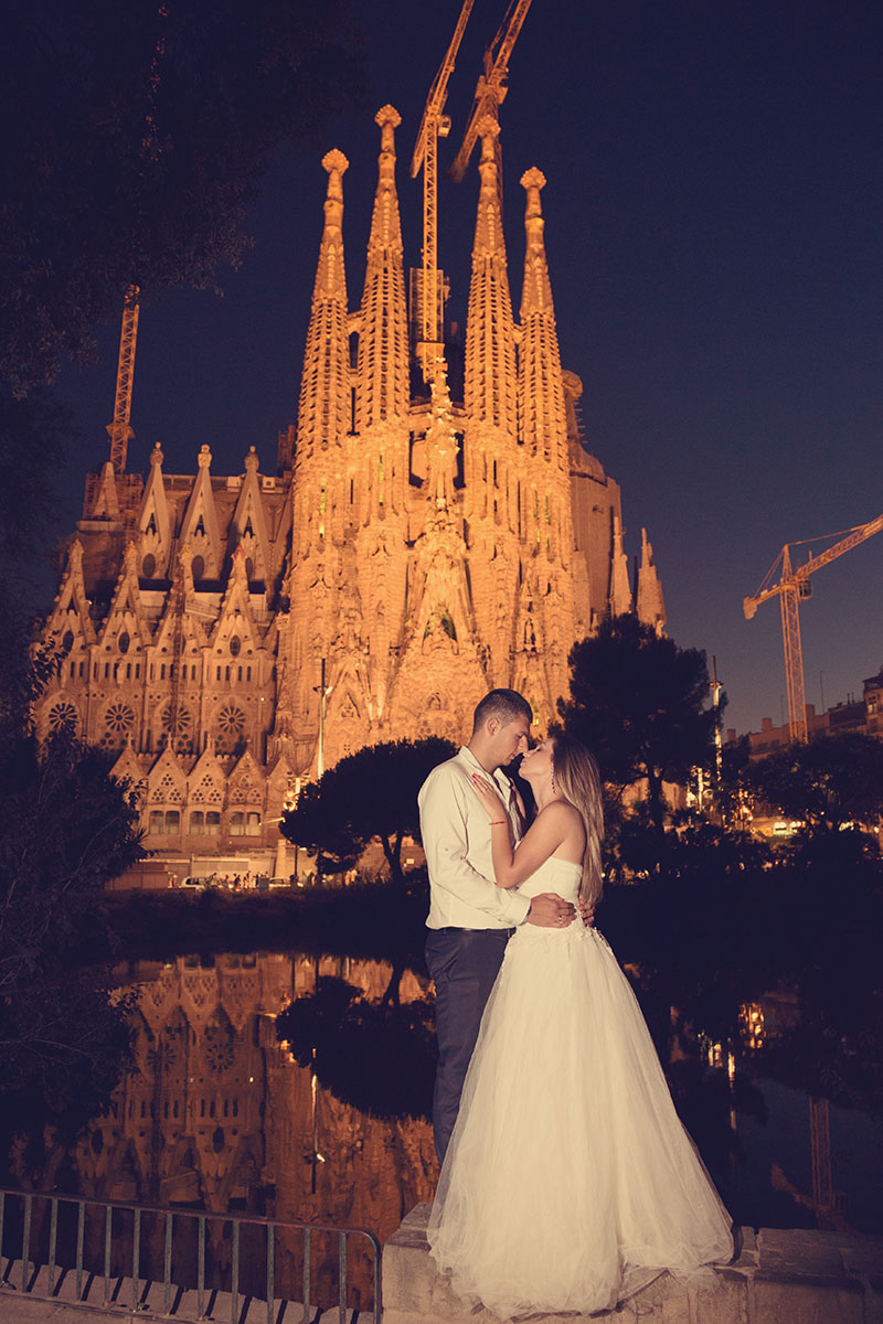 Sagrada Familia photoshoot in Barcelona – elegant late‑evening light
