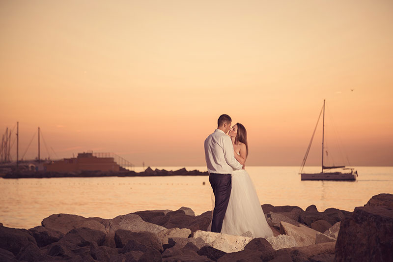 Wedding photoshoot in Barcelona – romantic sunrise light and elegant Mediterranean scenery